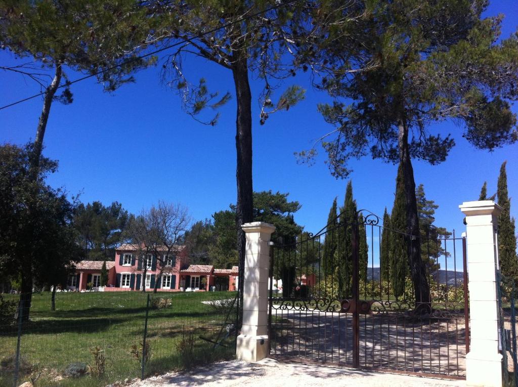 Putt Tee Country Otel Nans-les-Pins Dış mekan fotoğraf